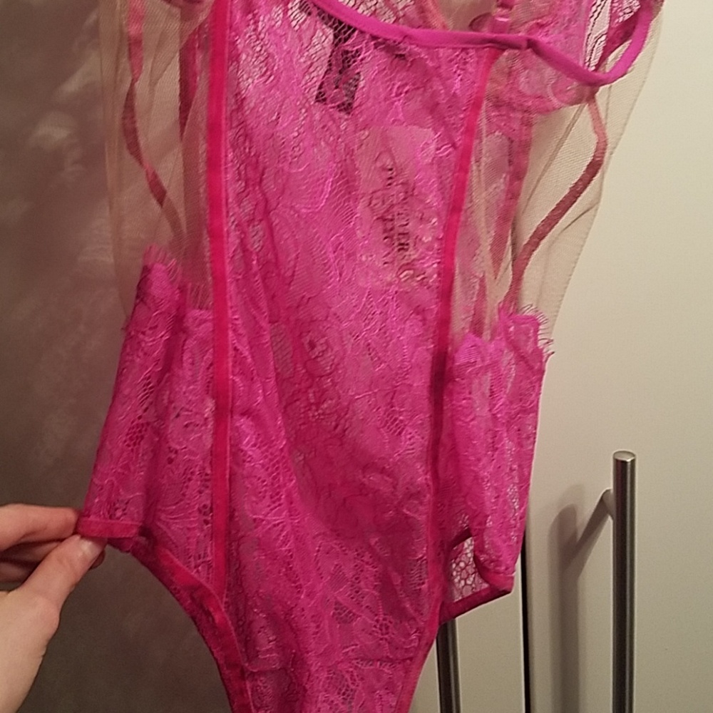 NWT Fuchsia Floral Lace Bodysuit - Picture 4 of 4